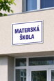 Tabuľa na označenie školy – MATERSKÁ ŠKOLA  (70 × 50 cm / 85 × 60 cm) | Premium